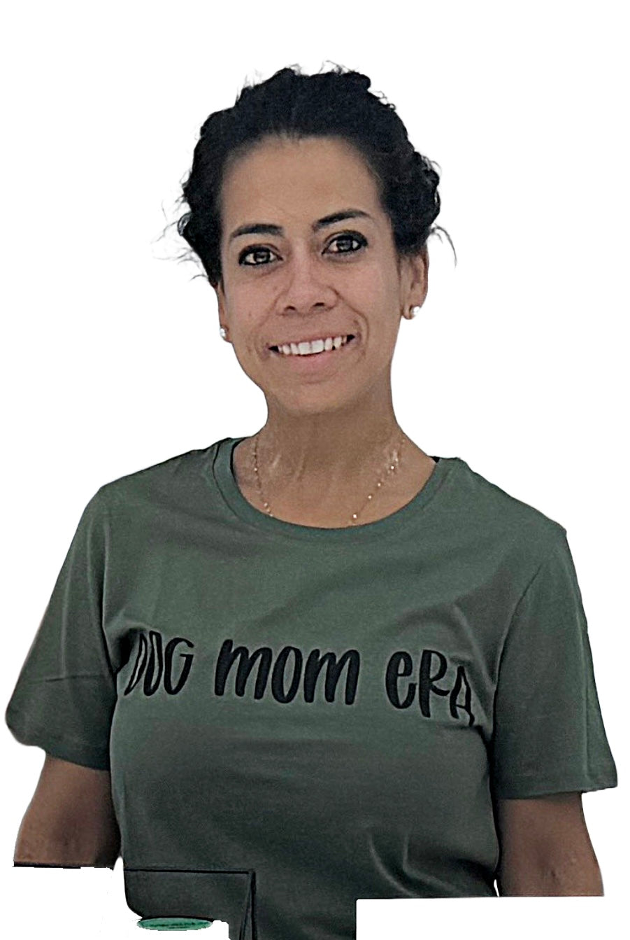 Chic 'Dog Mom Era' Fleece T-shirt - Trending Style